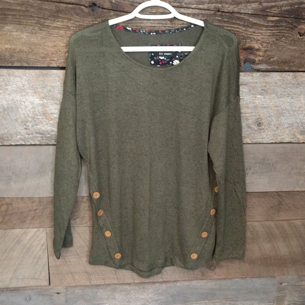 Dark green elbow patch sweaters, button details